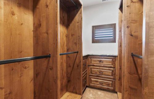 Reno Basecamp 2 King Suites, Walk to Food and Fun - Foto 6