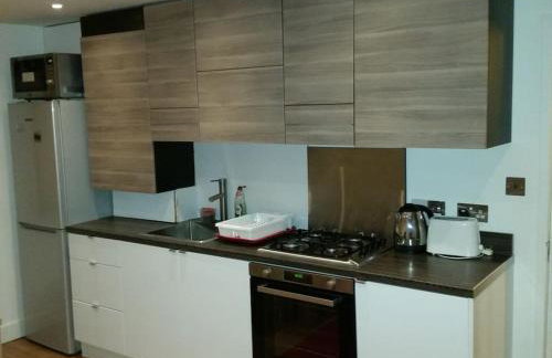 LOVELY 1 BED FLAT WITH GOOD TRANSPORT LINKS. - Photo 5