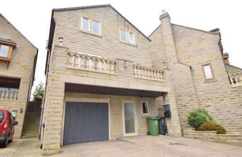 Spacious Dewsbury Home, 8 beds, sleeps 10, Free Parking and Wifi, 3 TVs, Close to motorways - Foto 19