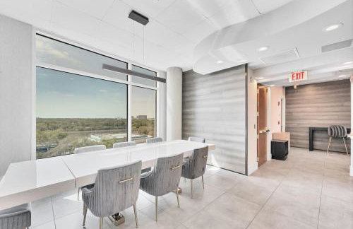 Modern 3 bedroom condo in downtown w free parking - Foto 40