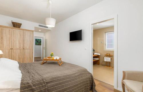 Villa Village by Villsy - with heated pool, spa, private tennis court, golf court, basketball court and playroom - Photo 49