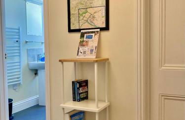 Windows over Stroud - 2BR Penthouse in Historic Building - Foto 29