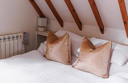 Dreamy Suffolk Country Cottage Escape - Photo 23