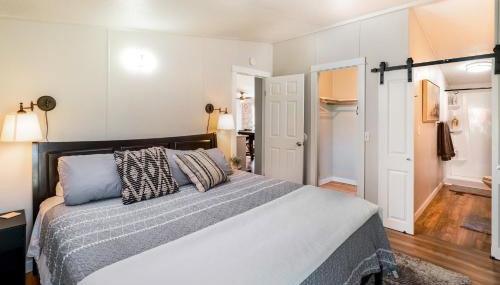 Renovated Bungalow Getaway - Foto 3, wardrobe