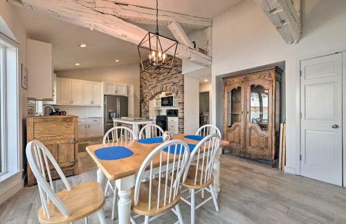 2 Living Areas, Tennis! Waterfront Suttons Bay Gem - Foto 13