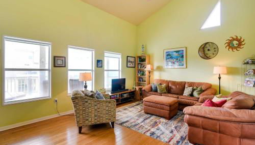 Walk to Crystal Beach! Family Retreat with Deck - Foto 4