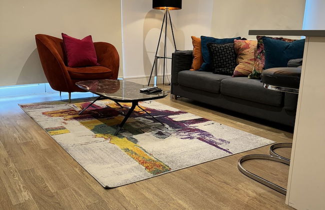 STUNNING 2 BED APARTMENT WITH PARKING - Foto 4