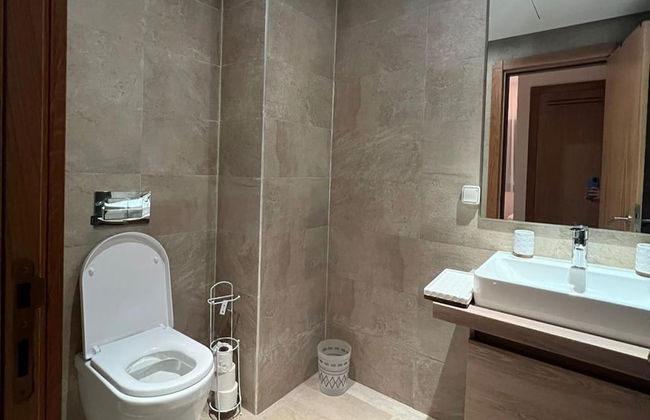 2 Bed Apartment - Balcony, Parking, Wifi - Photo 9