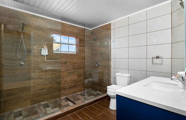 Renovated 4br2ba w Private Pool in Prime Location - Foto 21