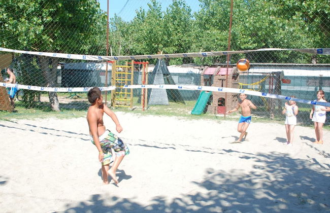 Tidy Chalet with Terrace near Sea - Foto 13