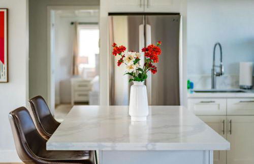 Blue Water View Condo in Prime Coastal Locale - Foto 5