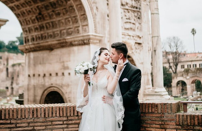 Wedding Honeymoon Photoshoot in Rome - Photo 6