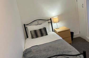 4 bed bungalow near Airport - Foto 50