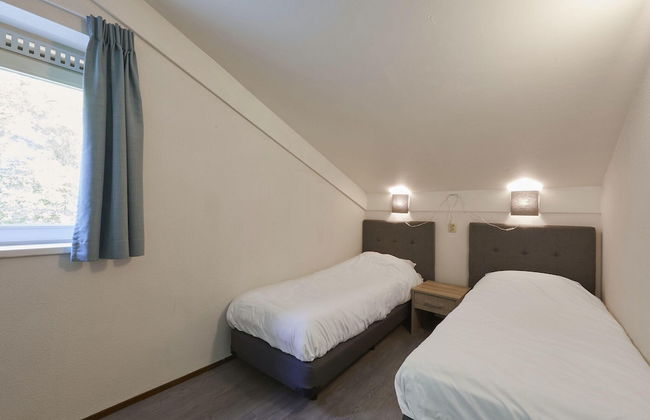 Villa in Kijkduin Near North Sea Beach - Photo 3