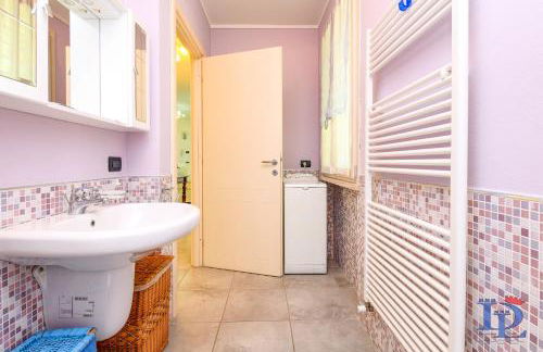 Bea's House, Restyling 2026 Sirmione with Private Garden and shared Pool DesenzanoLoft Official Partner Homes & Villas by Marriott Bonvoy - Foto 25