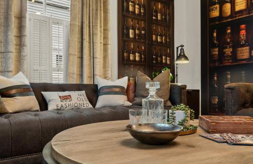 Bourbon-themed home w arcade & hot tub for groups - Foto 21