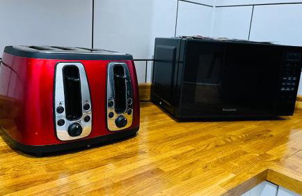 Entire Budget Friendly Apartment with Free Parking & Self Check-In - Photo 5