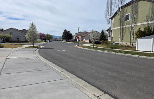 Cozy Apt Near BYU UVU Canyon - Photo 25