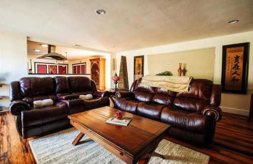 4BR Group Retreat w Golf Green, Poker & Fire Pit - Foto 2