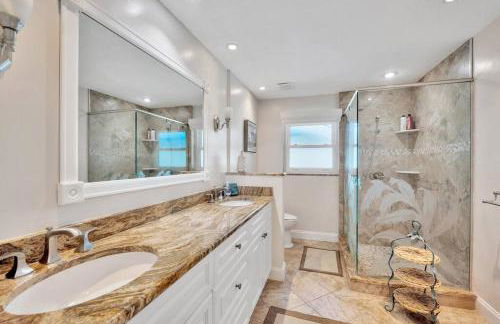 Island Paradise 3 Bed Waterfront/Heated Pool - Foto 31