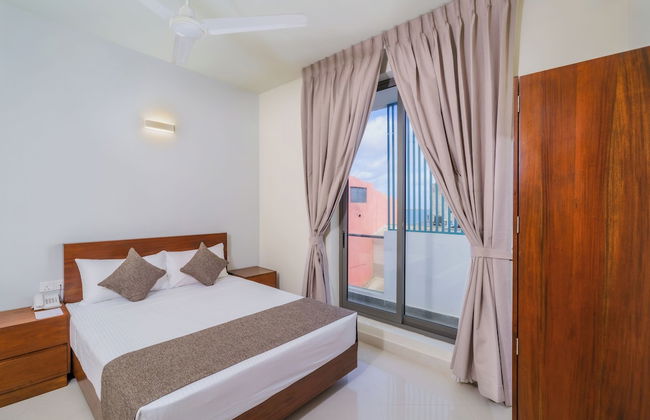 Marine Suites - Photo 27