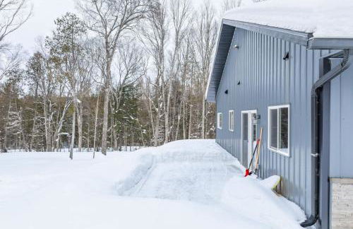 Snowy Paws on Lac Vieux Desert - Photo 24