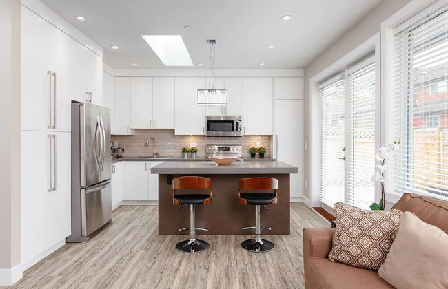 Private and Cozy 2bdr 2BA Home in Kitsilano - Photo 17