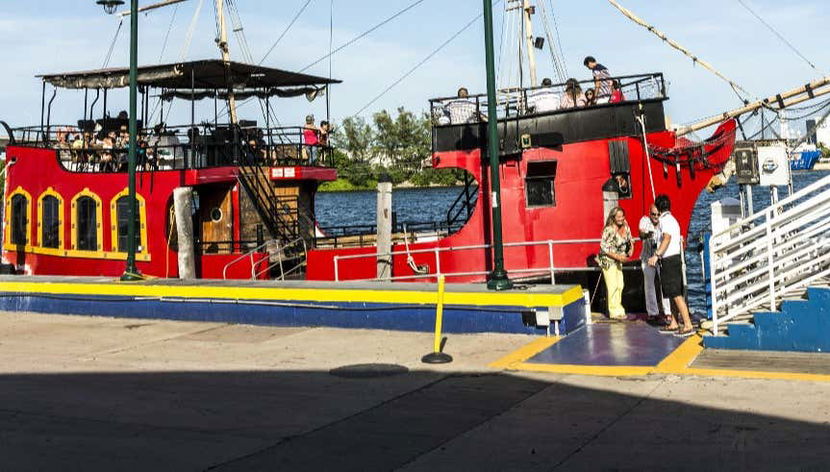 Paseo en barco pirata por Miami