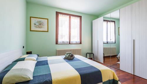 Jacuzzi Apartment in Italian Villa, Wi-Fi & Garden Sassuolo - Maranello - Foto 3, wardrobe