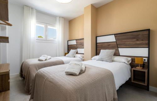 Sur Suites del Sol Apartamento 3 hab y 2 wc con gran terraza y piscina a pasos de la playa - Photo 11