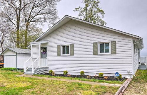 Waterfront Cottage with Private Beach and Deck! - Foto 3