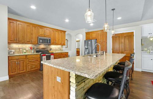 Beautiful Lakefront Cabin - Something For Everyone - Photo 11