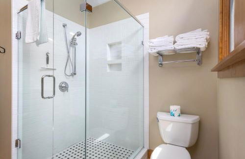 HOT TUB & PET-FRIENDLY Cabin in Cheshire Village - Foto 19