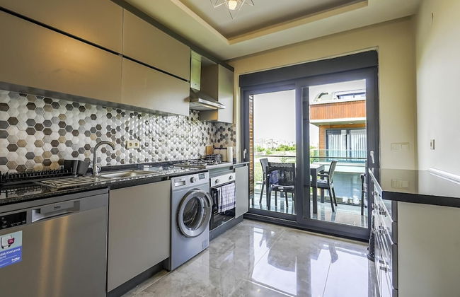 Flat w Shared Pool and Balcony 8 min to Beach - Foto 3