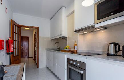 Bright 1BDR Apartment W/Balcony by LovelyStay - Foto 15