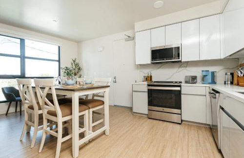 Stunning 2BR apartment steps from Santa Monica pier - Photo 12
