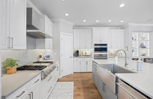 Stunning Beach Getaway - Steps to Ocean - Foto 13