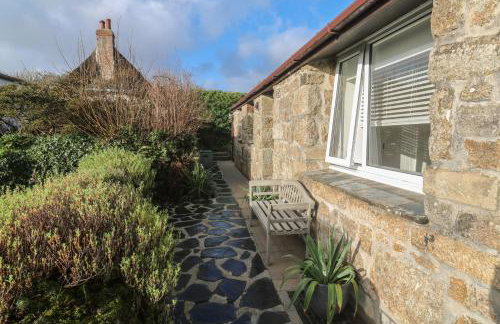 The Duck House - Photo 2