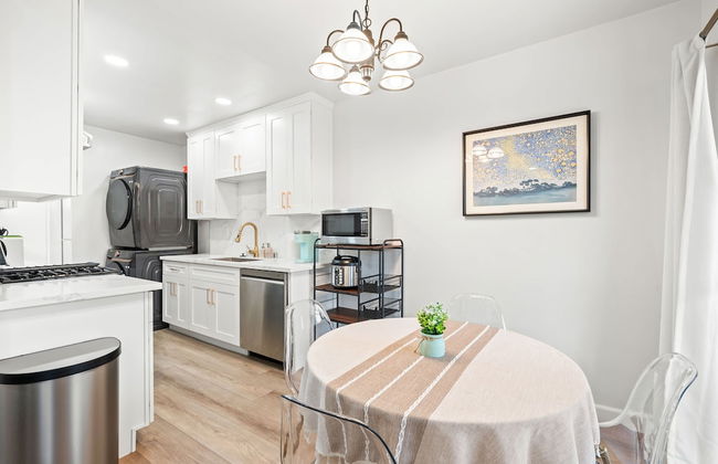 Modern Cozy Retreat Stylish Stay With Patio Parking - Foto 4