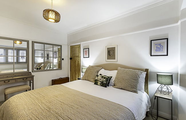 Gorgeous 4-bed Home With a Fireplace and Terrace - Foto 4