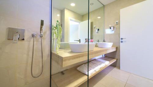 Villa LUMINOSA with outdoor and indoor pool and sauna - Foto 3, Shower