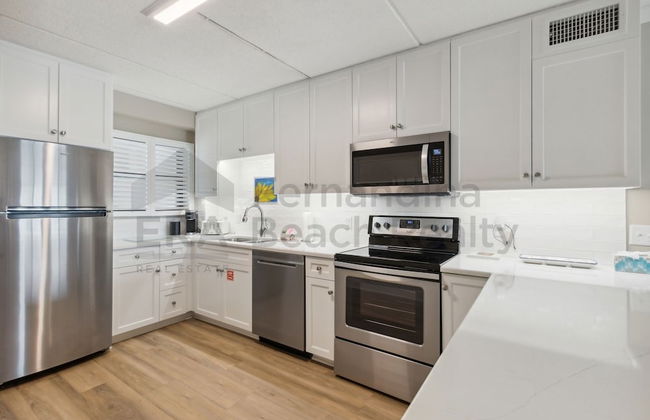 557 Amelia By The Sea 3 Bedroom Condo by RedAwning - Foto 2