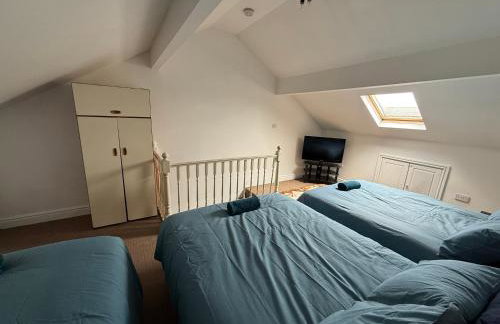 Leeds Serviced Accommodation - Apartments - 3 Bed House-Close To Centre -M621 & M1 - Contractors - Business Travellers - Families - Photo 14