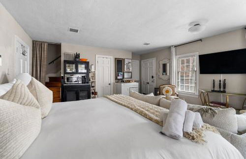 Historic Carriage House Retreat - Foto 21