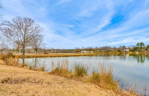 Lakefront Home with Yard and Deck in North Little Rock - Foto 22