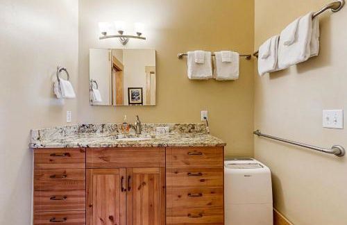 5 Bed 4 Bath Vacation home in Tuckasegee - Foto 21