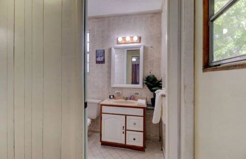 Shark Shack large house minutes to the beach - Photo 13