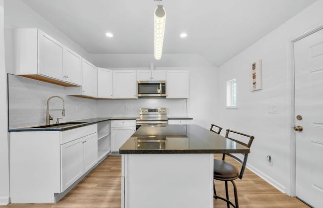 Spacious 3BR Detroit Apt Sleeps 7 + Wifi - Foto 4