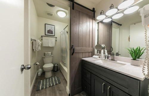Beautiful Deluxe Studio w/Lake View #245 at Donner Lake Village - Foto 6