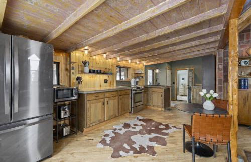 The Tyrolean Cabin. Panoramic Views. Hot Tub. - Photo 4